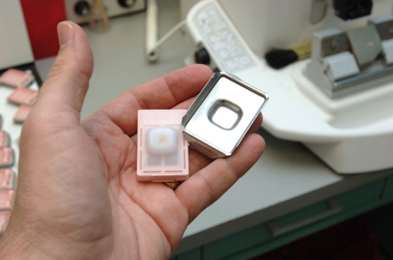 paraffin tissue block embeded tissue in paraffin Iran paraffin wax RAHA Paraffin Co