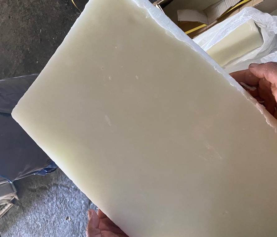 Semi refined paraffin wax 5-7% oil content
